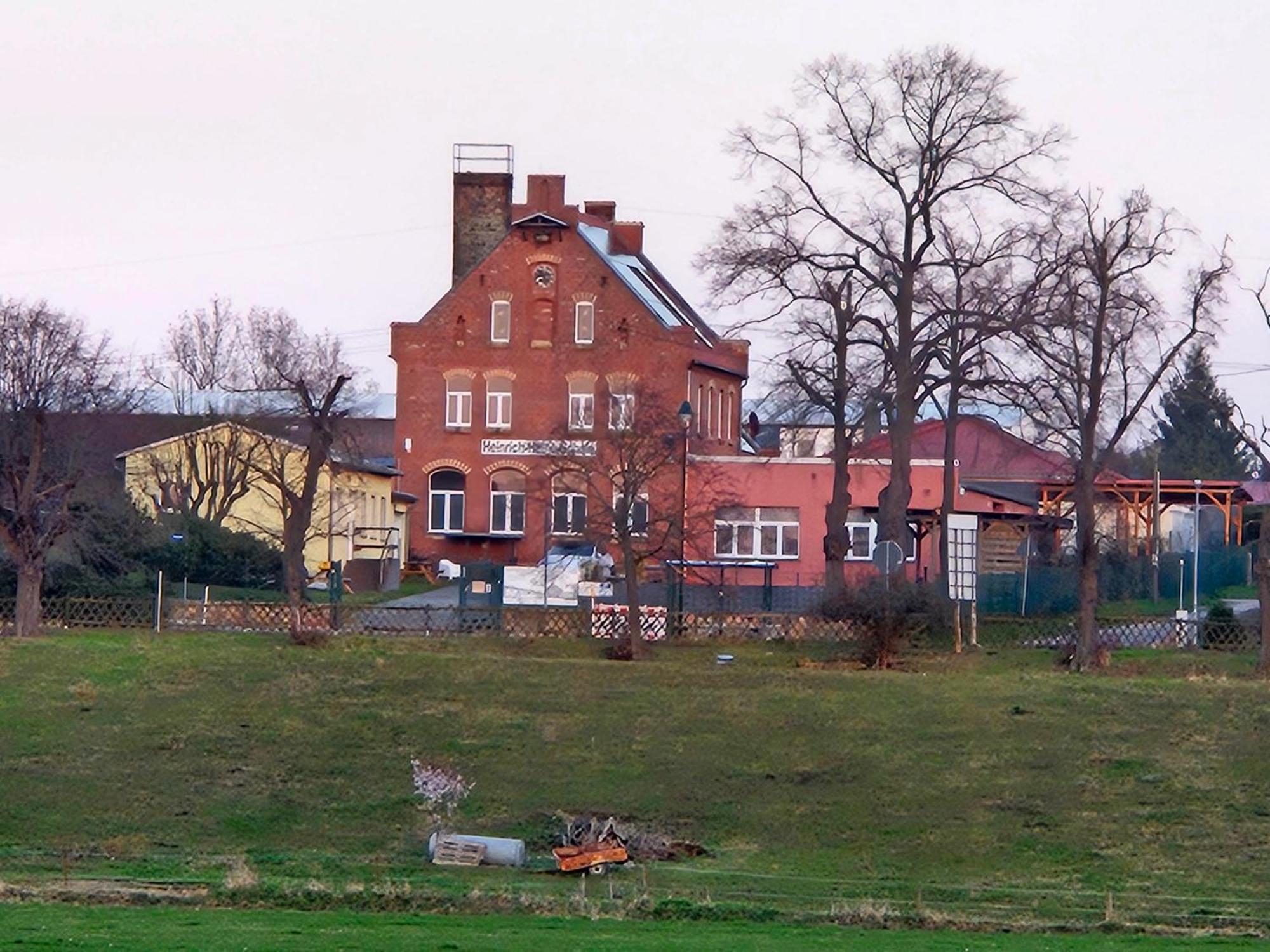 Gaestewohnung Heinrich Heine Schule Bad Dürrenberg Εξωτερικό φωτογραφία
